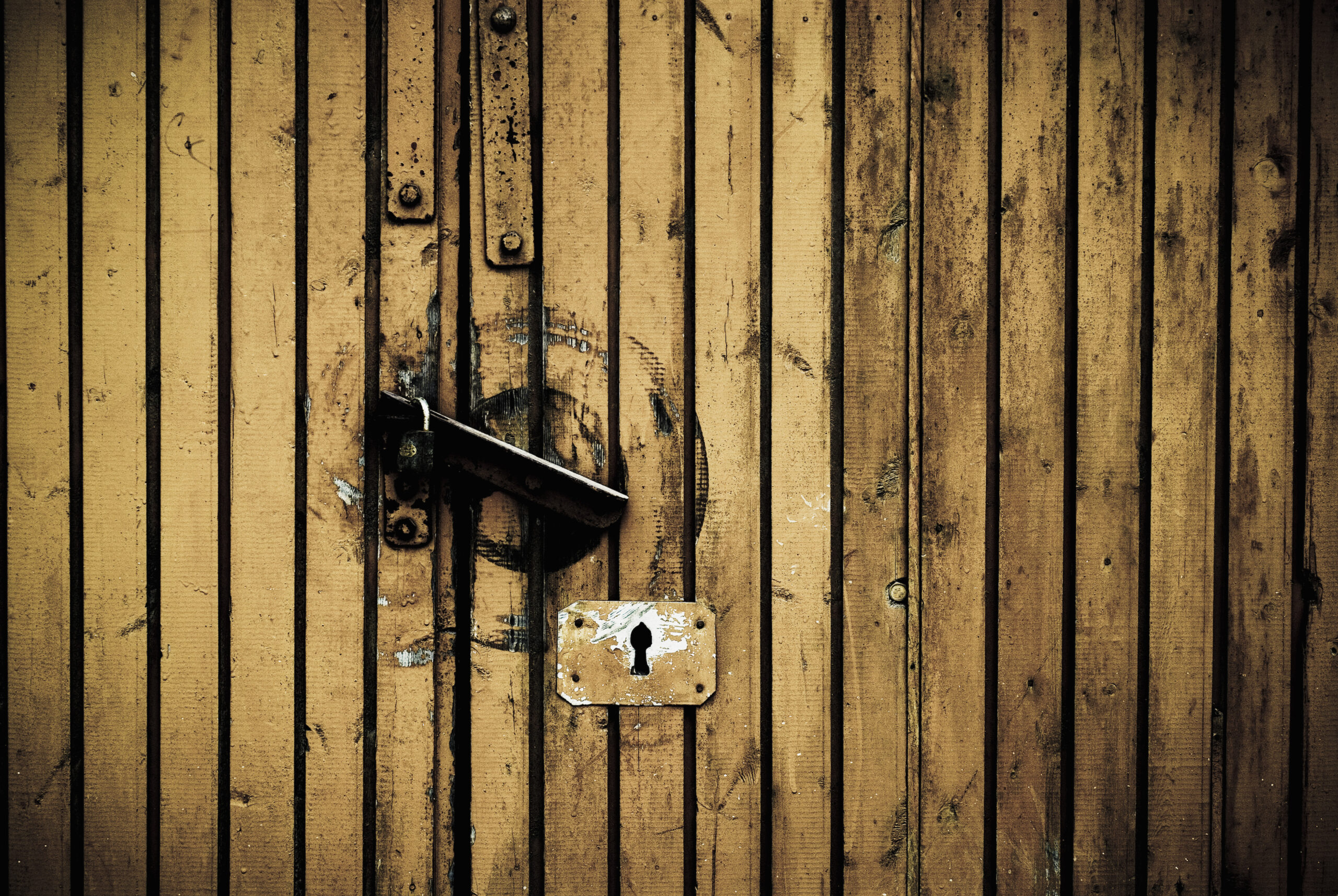 Old Lock on old slat door_0