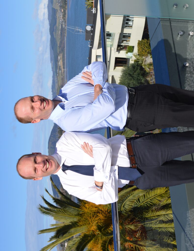 Identical lawyer twins cause people to see double