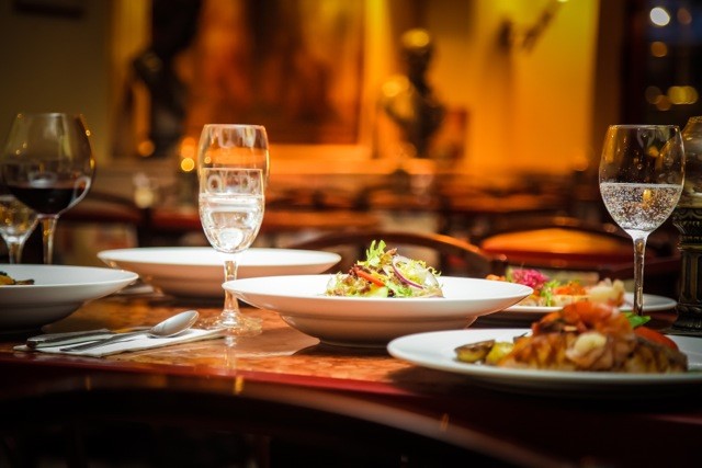 Diners avoid dirty bathrooms, forgive slow service