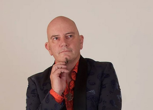 Global thought leader: Dial back on social media