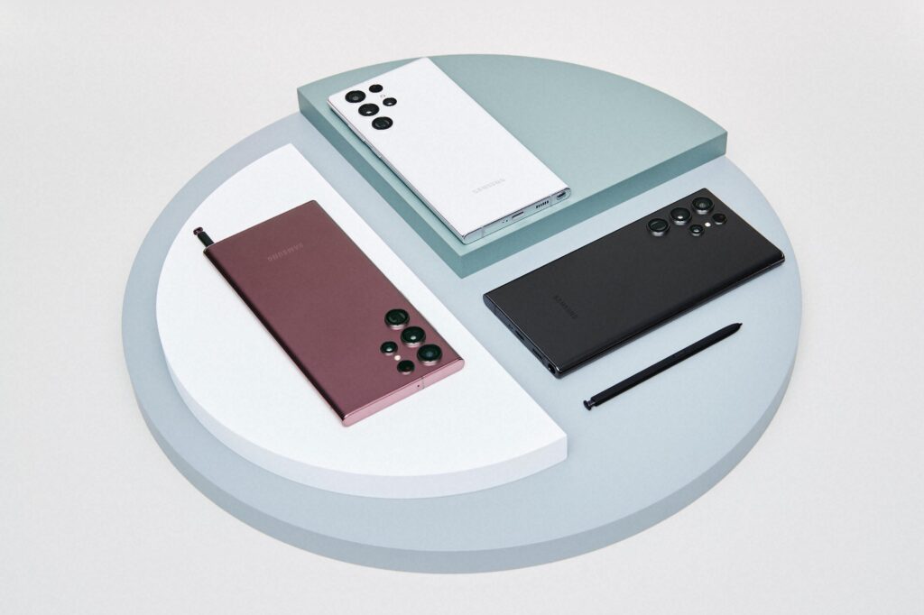 1-24 Galaxy S22 Ultra_Group Image7_design_LI